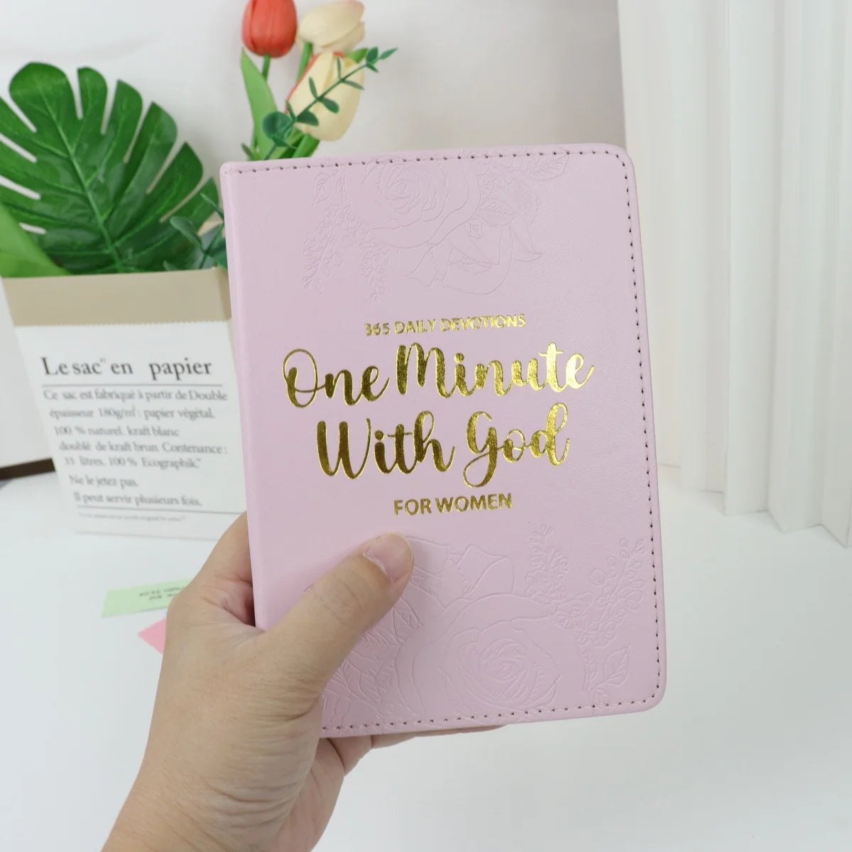 One Minute With God: 365 Devotionals for Women